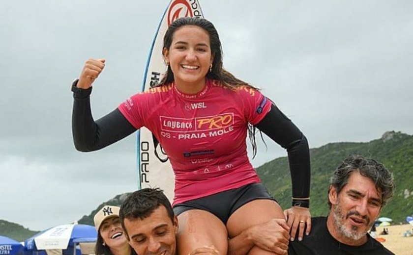 Sophia Medina repete feito do irmão e se torna campeã sul-americana de surfe
