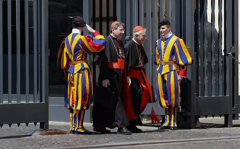 Nº de cardeais eleitores cai após ausências por motivos de saúde