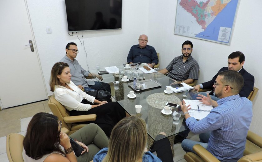 Casal discute parceria com o Google para hospedagem de serviços e otimização de dados