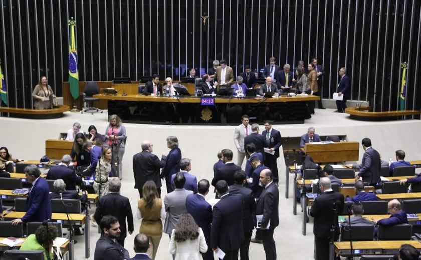 Câmara dos Deputados analisa MP que reajusta soldo dos militares; acompanhe