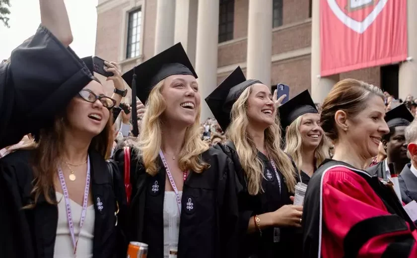 Trump veta visto a estudantes estrangeiros em Harvard