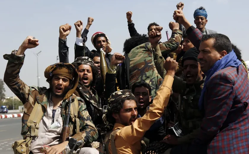 Israel 'pagará' por seus ataques ao Iêmen, ameaça líder rebelde houthi após cidade portuária ser bombardeada; veja vídeo