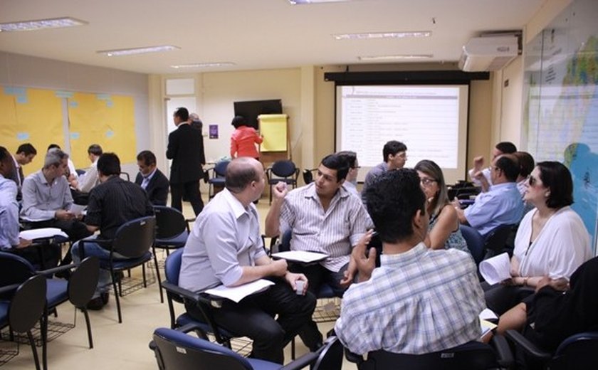Reunião une colaboradores para construção de plano de metas e ações