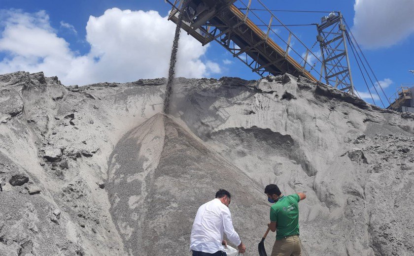 Agricultura em Arapiraca é fortalecida com o pó de pedra