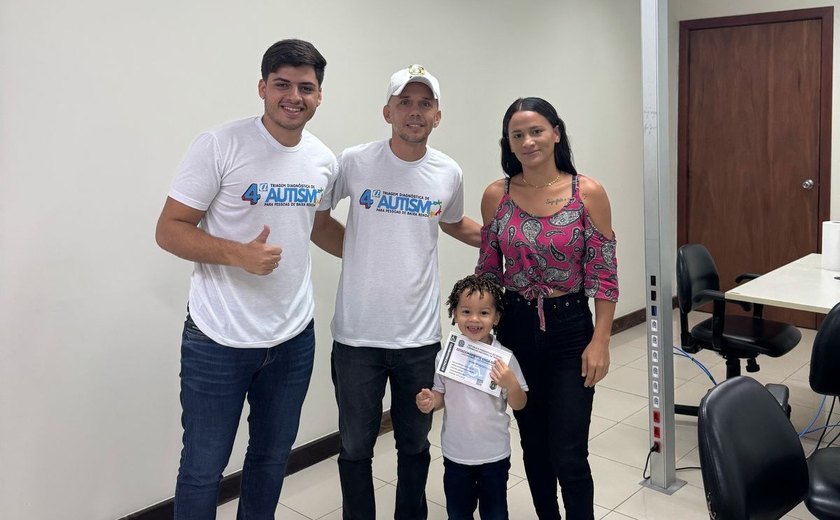 Pessoas autistas são atendidas pelo DMTT para triagem do Cartão Vamu Especial