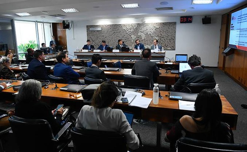 Debatedores dizem que riscos da IA não podem engessar regulamentação