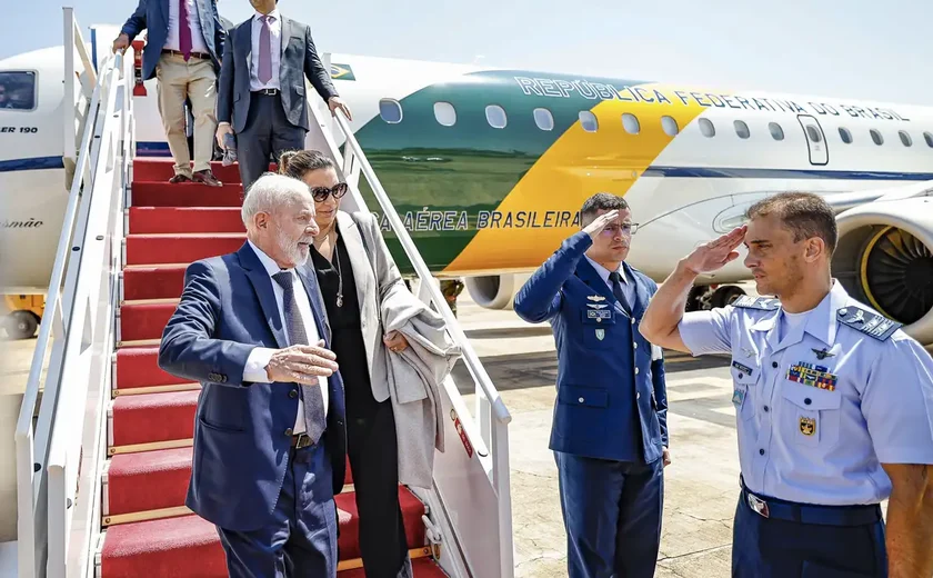 FAB diz não haver indícios de colisão de pássaros com avião de Lula; Cenipa investigará caso