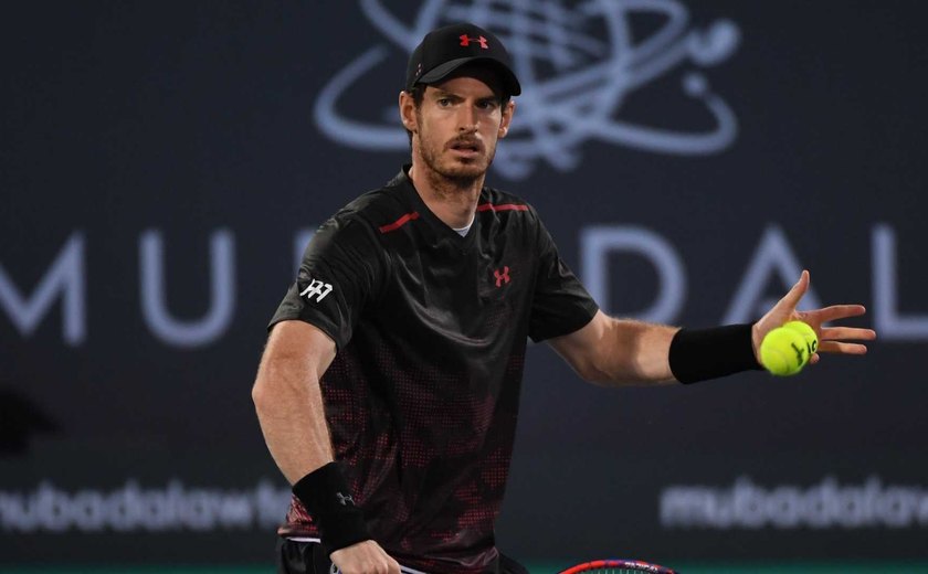 Murray sofre, mas conta com desistência de rival para vencer em estreia na China