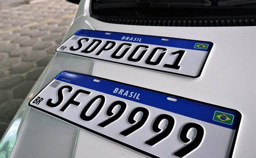 CCJ retoma identificação de estado e município nas placas veiculares
