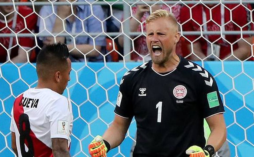 Cueva isola pênalti e Peru perde para a Dinamarca na estreia da Copa