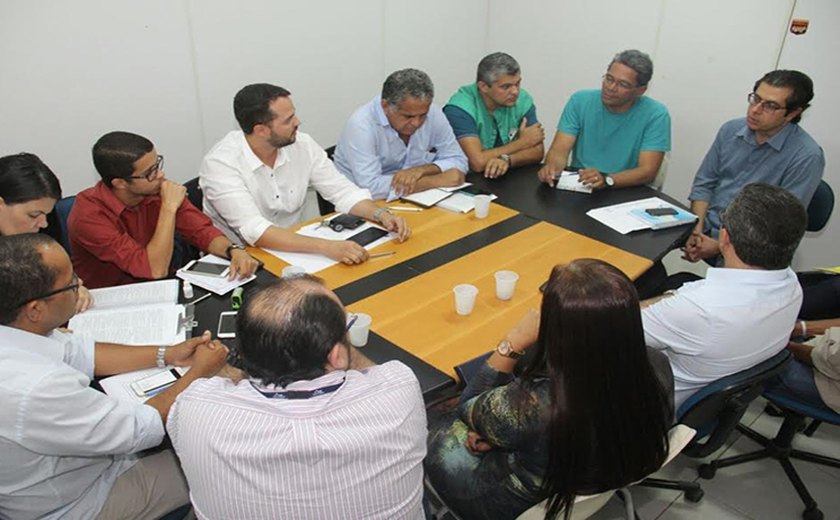Prefeitura e Casal firmam acordo para fechar obras abertas nas ruas de Arapiraca