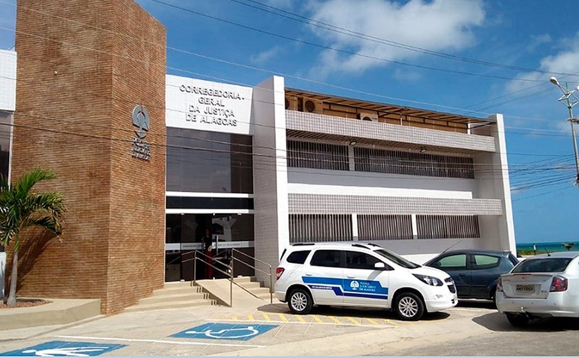 Homem é detido após ameaçar policiais e causar tumulto na sede da Corregedoria de Justiça em Maceió