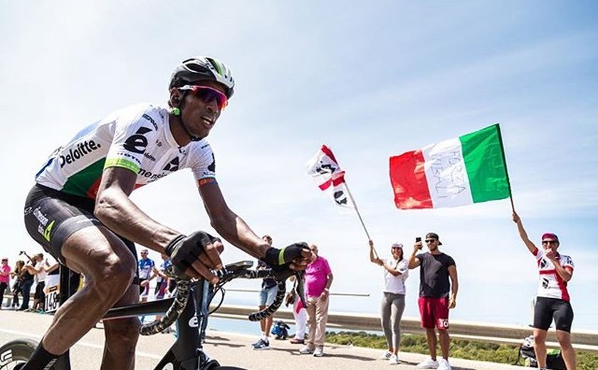 Ciclista da Eritreia é 1º negro africano a vencer uma etapa da Volta da França