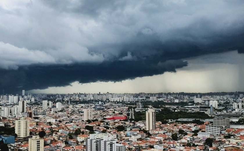 Defesa Civil de SP alerta para chuvas fortes e contínuas na Páscoa