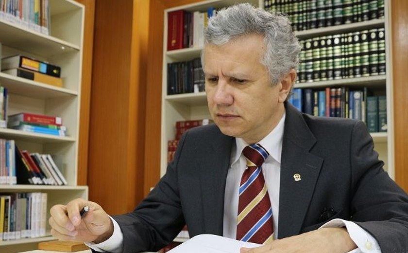Após atuação da Promotoria de Justiça de Penedo, ex-prefeito Alexandre Toledo é condenado por improbidade administrativa