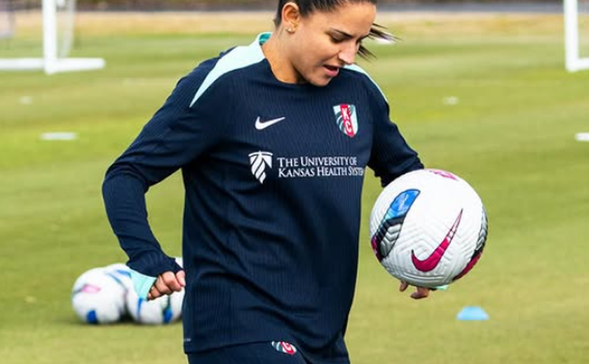 Debinha e Laís Estevam são cortadas da seleção feminina de futebol para amistosos com o Japão