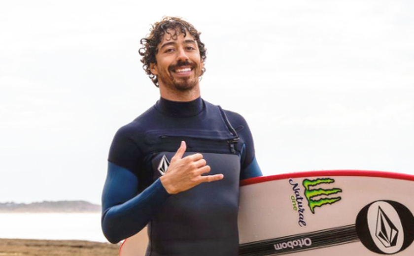 Yago Dora vai às quartas e assume a liderança do Mundial de surfe; Filipinho também avança