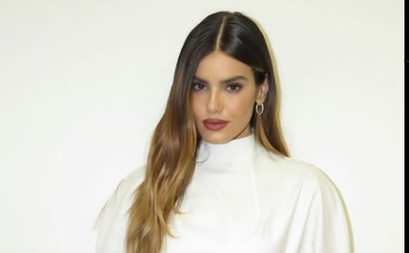 Camila Queiroz rebate críticas após revelar que mãe é manicure: 'Narrativa muda'