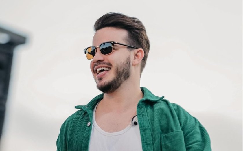 Ônibus que levava banda do cantor Matheus Fernandes pega fogo no Ceará