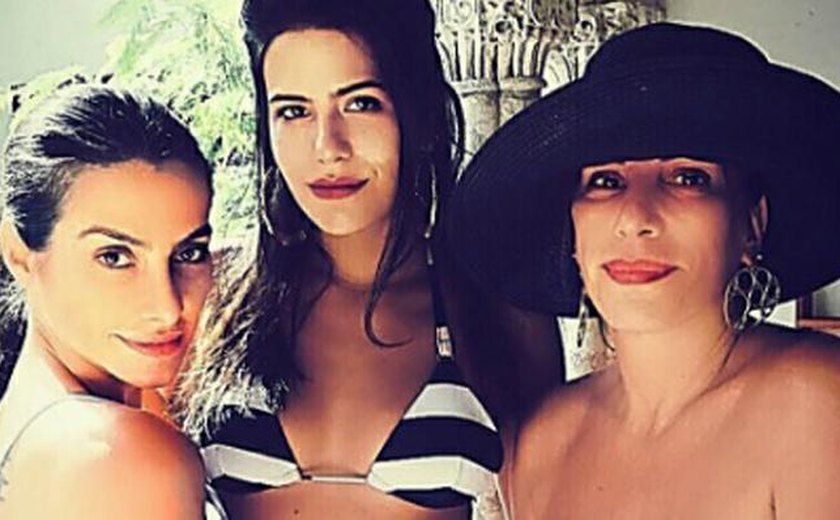 Glória Pires, Cleo e Antônia Morais postam foto de biquíni e internautas comentam: “Genética maravilhosa”