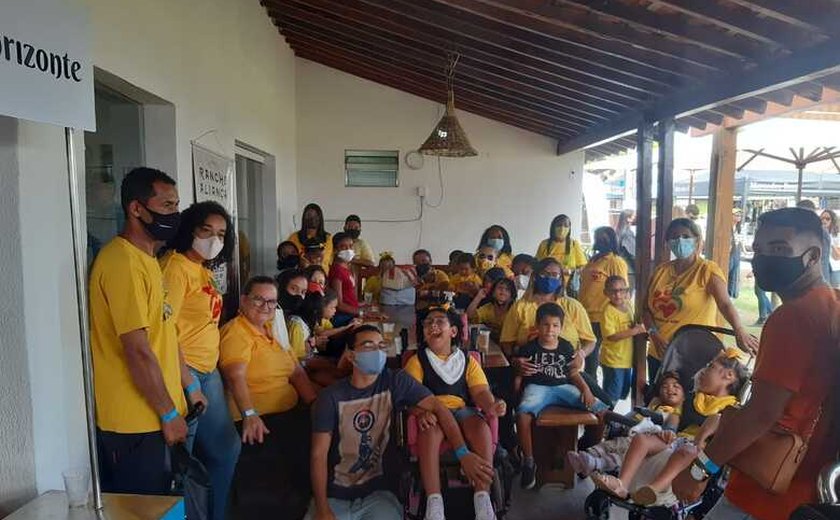 “Há crianças sufocando e gritando de dor enquanto aguardam cirurgias”: denúncias da Associação Famílias de Anjos são levadas à Defensoria Pública da União