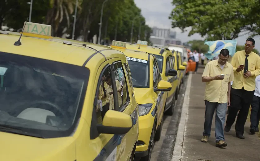 Taxistas podem voltar a ter isenção de ICMS na compra de novos carros até 2026. Entenda