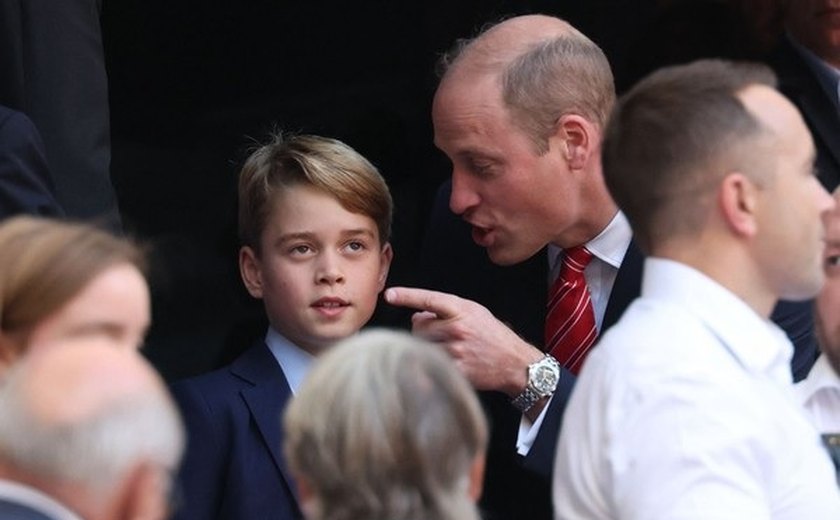 Príncipe William dá 'bronca' em filho, príncipe George, na Copa do Mundo de Rugby