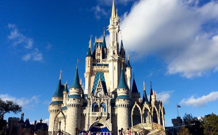 Disney contrata brasileiros para responder dúvidas de visitantes