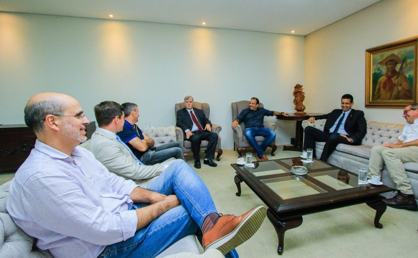 Governador Kléver Loureiro recebe o presidente do Grupo Mateus
