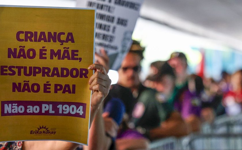 Brasília: mulheres fazem ato contra PL que equipara aborto a homicídio