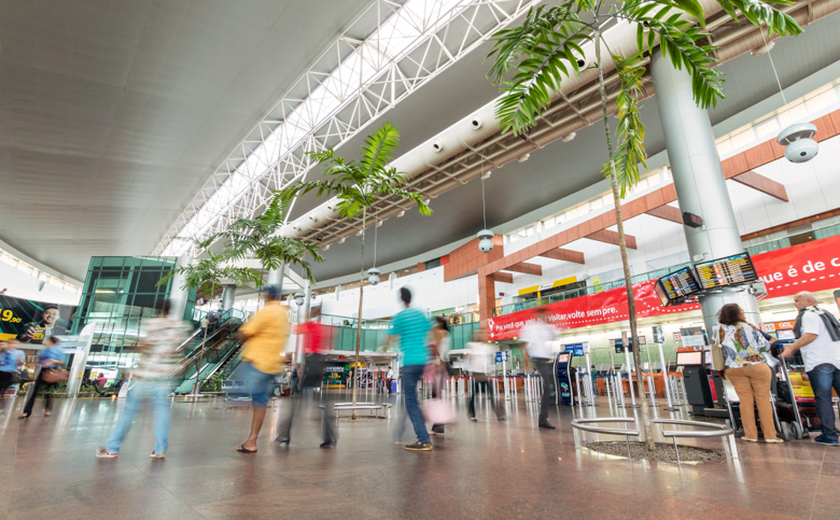 Motoristas irregulares ‘pescam’ passageiros na saída de aeroporto