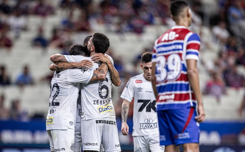 Santos supera Fortaleza com gol nos acréscimos e passa pausa do Mundial fora da zona de queda