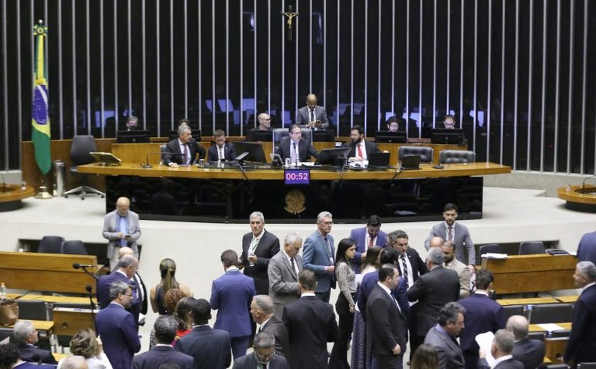 Com ministérios no governo, PP e União Brasil agem contra pacote