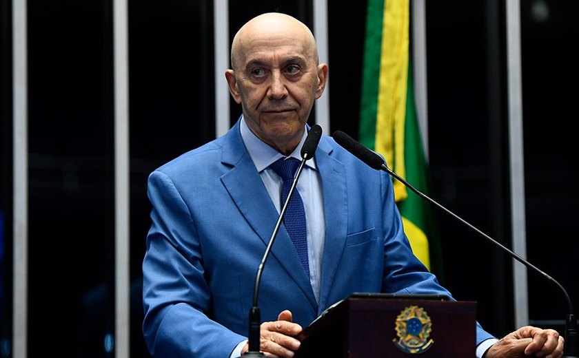Confúcio Moura alerta para importância da vacinação contra covid-19