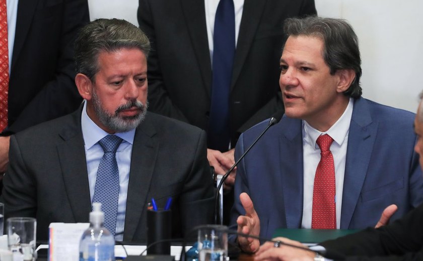 Lira se reúne com grupo e defende cashback do povo