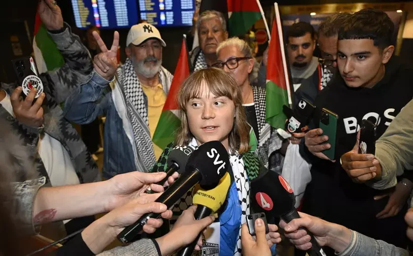 Greta Thunberg anuncia flotilha 'ainda maior' rumo a Gaza
