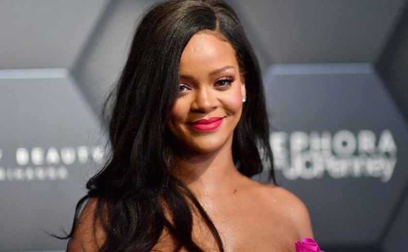 Topless é prática entre famosas como Rihanna, Iza e Deborah Secco; veja outras adeptas