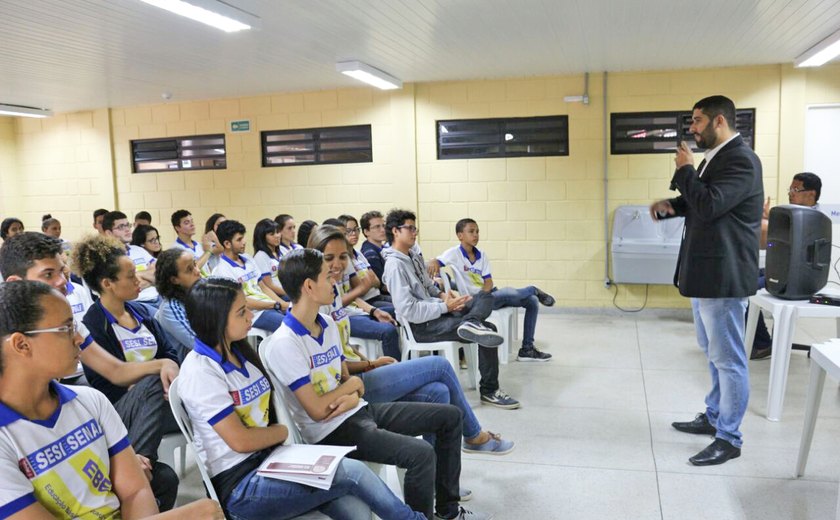 Escola Sesi/Senai de Maceió promove palestra sobre uso consciente da água