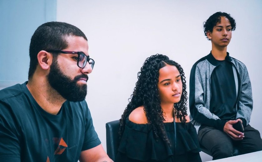 Pesquisadores do ensino médio apoiados pelo Estado participam do Trakto Show