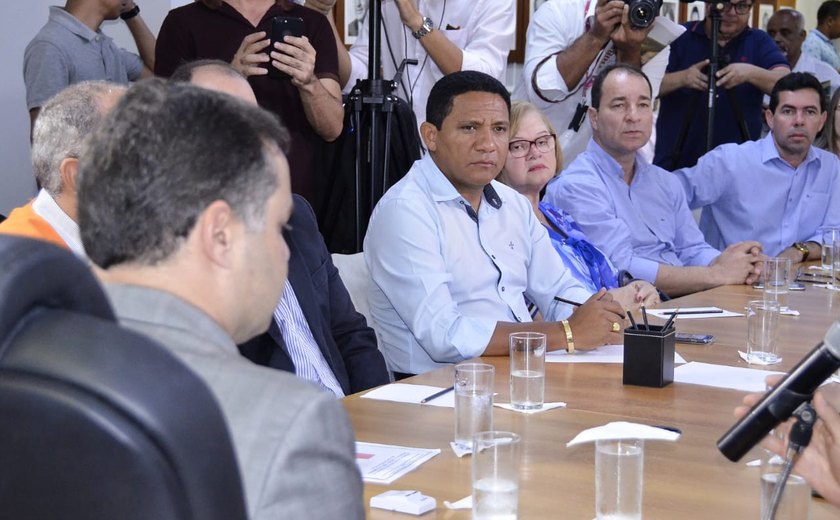 Prefeito de Palmeira discute com Governo do Estado plano de combate à seca