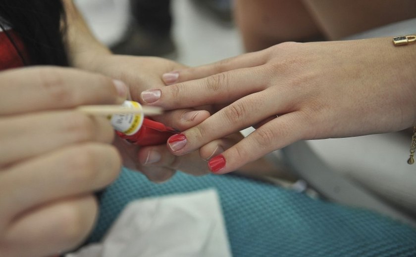 Anvisa pede que consumidores registrem reações adversas a cosméticos