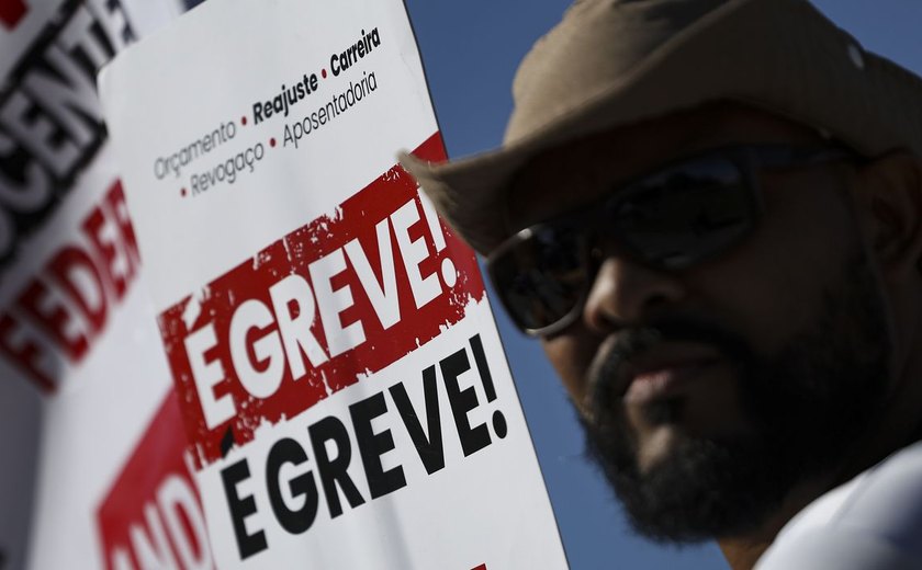 Pelo menos 25 universidades federais decidem pelo fim da greve