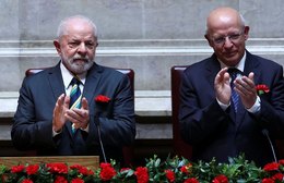 Lula participa de comemorações da Revolução dos Cravos em Portugal