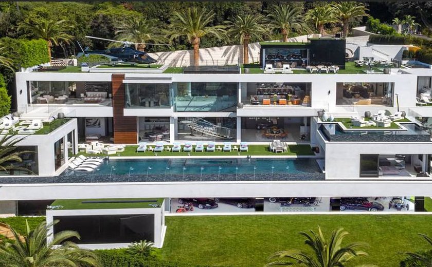 Influencer viraliza ao mostrar 'casa mais cara do mundo' com múmias e passagem secreta; veja fotos das mansões mais valiosas