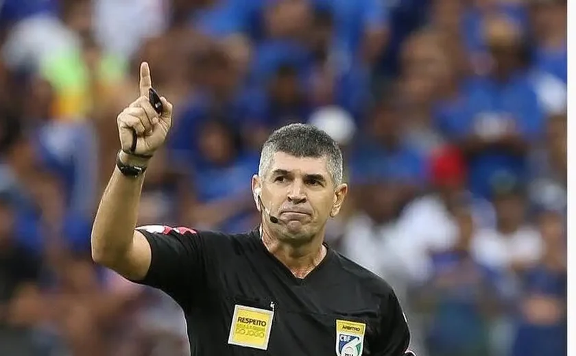 Árbitro vai usar câmera corporal no Campeonato Inglês pela primeira vez