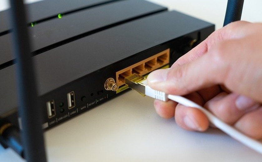 Garantia de acesso à internet poderia elevar renda de mais pobres em 15%