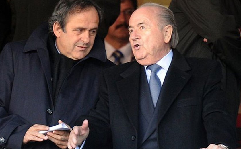 Blatter e Platini são banidos do futebol pela Fifa por oito anos
