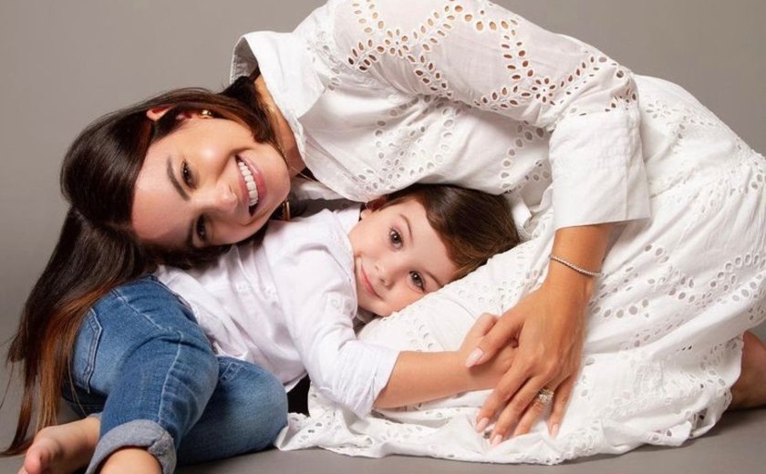 Filho de Sthefany Brito recebe alta após diagnóstico de celulite ocular