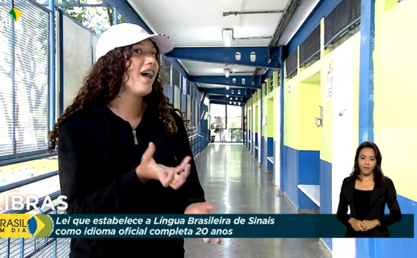 Lei que oficializa Libras como meio de comunicação completa 20 anos