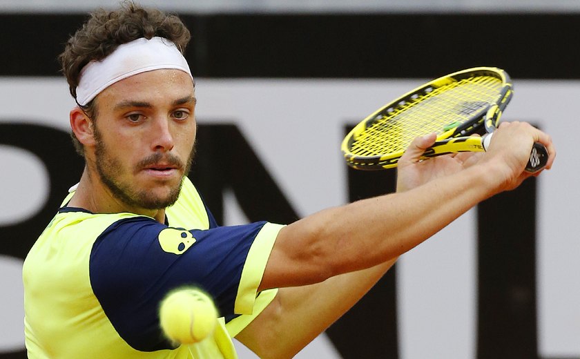 Italiano surpreende, elimina Djokovic e encara Thiem na semi em Roland Garros